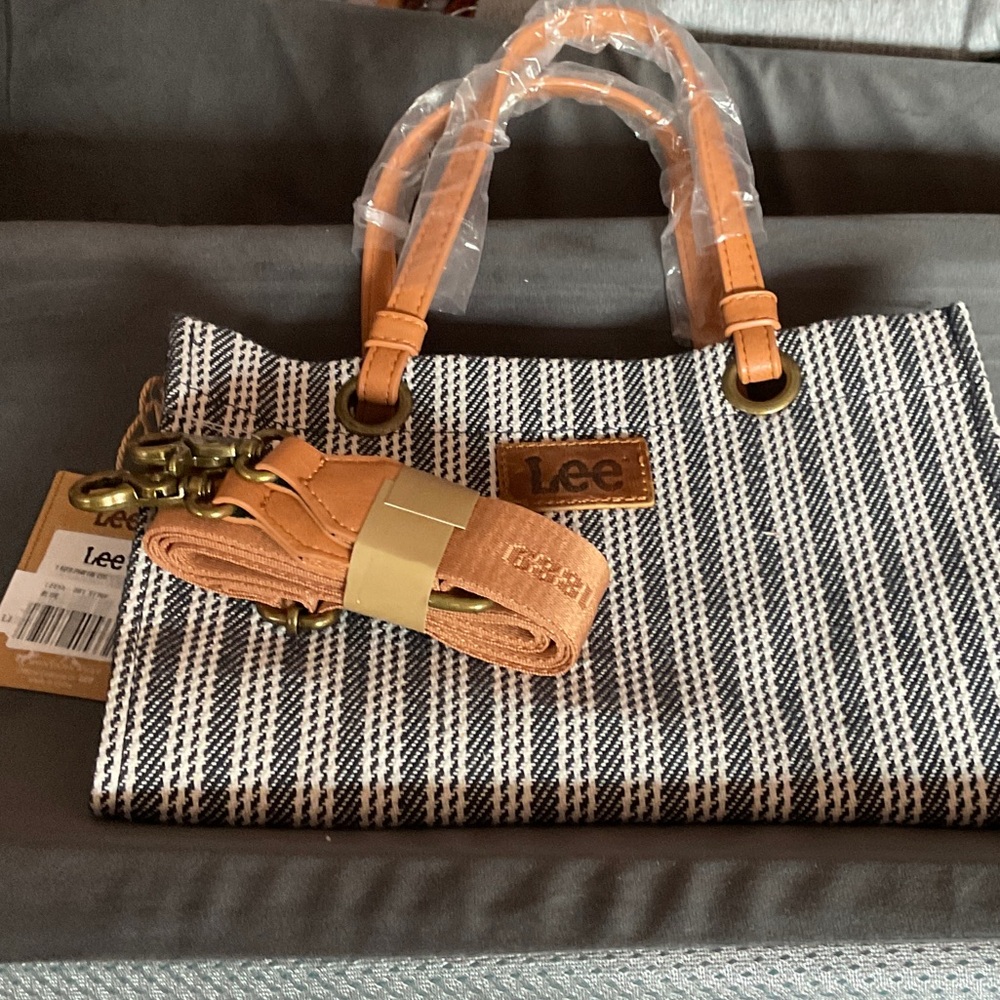 Lee Black and Cream Women's Tote Bag